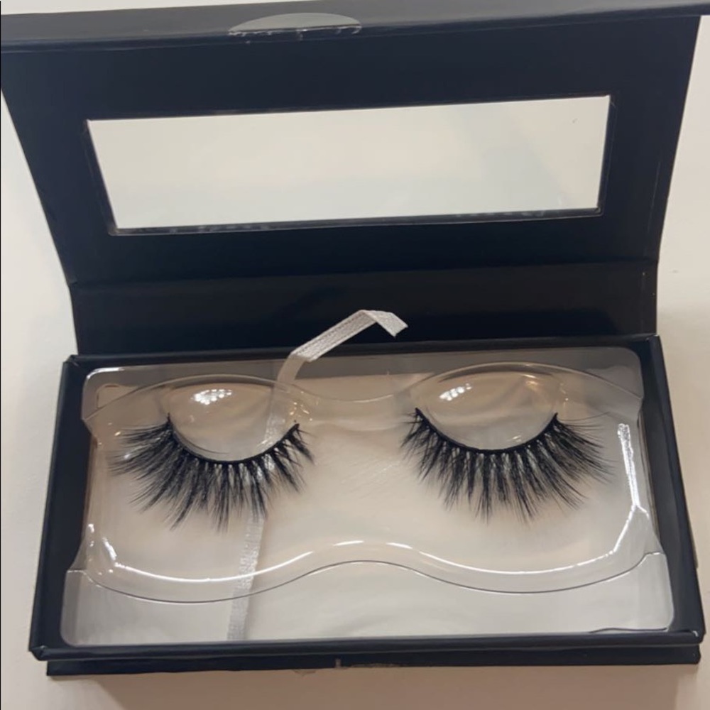 Lilly lashes in Miami